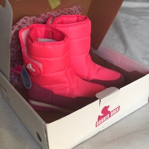 Rubber Duck brand pink snow boots size 13